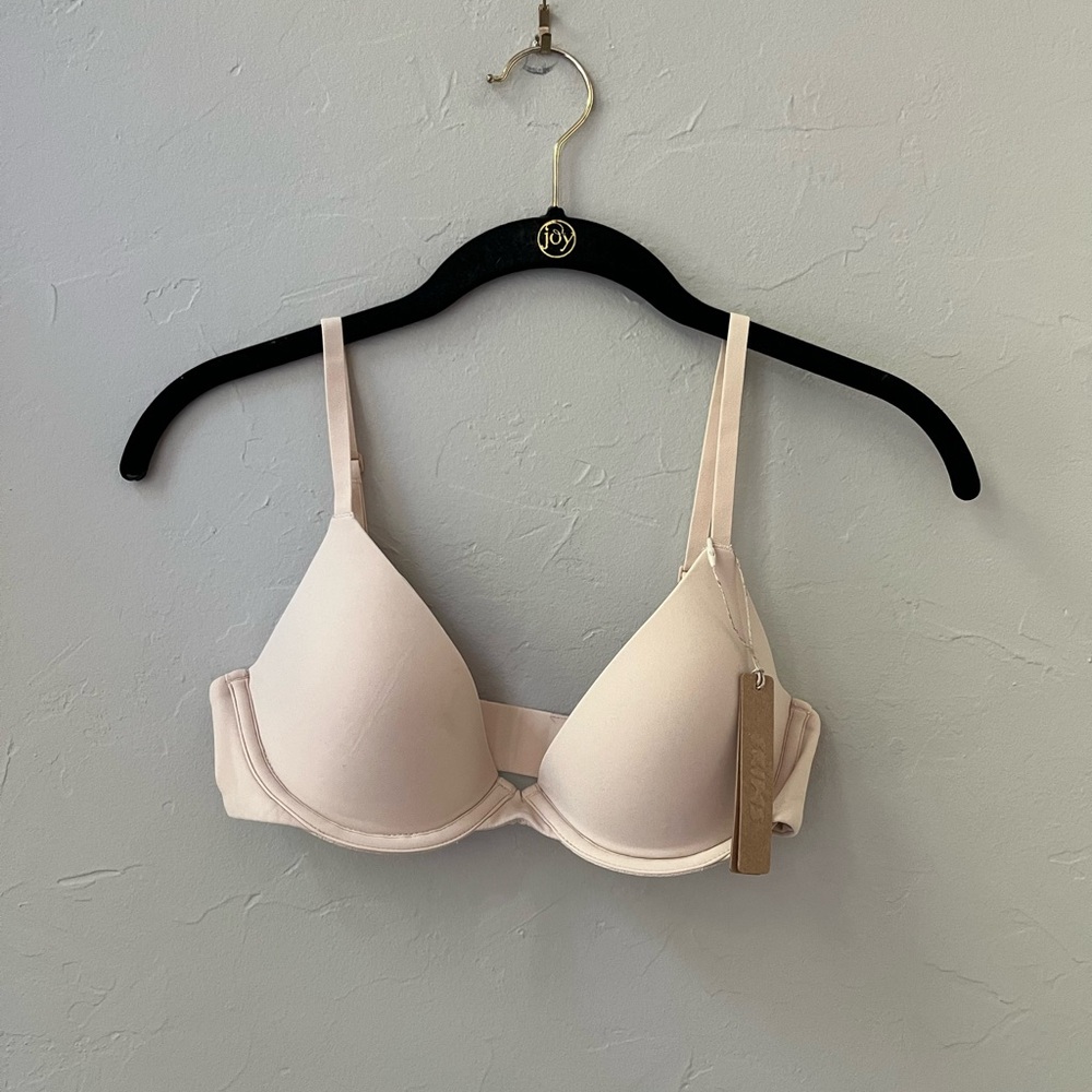 ✨SKIMS FITS EVERYBODY T SHIRT BRA SAND 32A